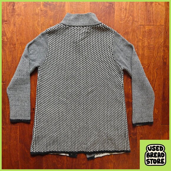 A.IDA Womens M Italian Wool Black & White Chevron Buckle Pocket Sweater - Picture 2 of 7